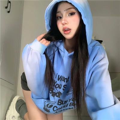 独家爆料：当红小花素颜现身菜市场，评论区沦陷，凌晨